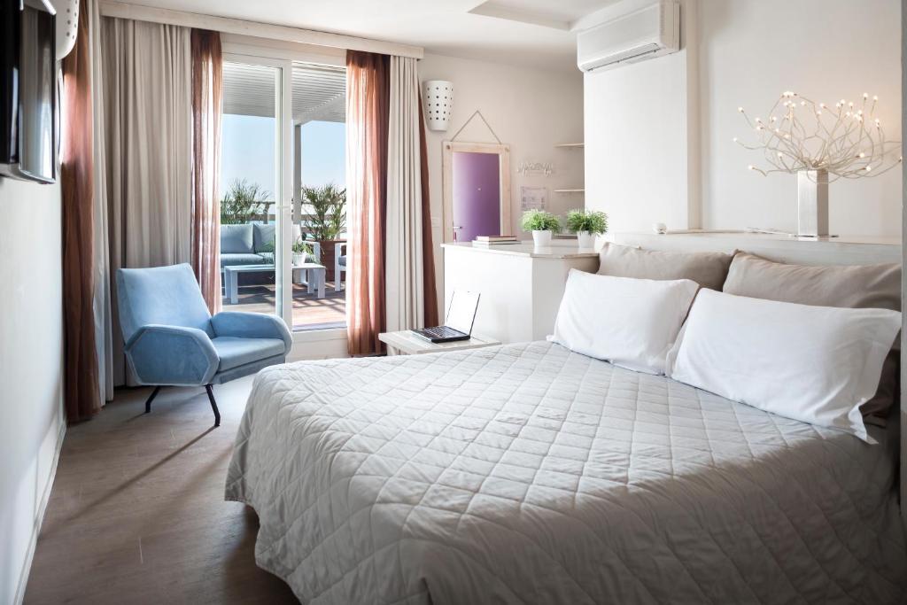 Двухместный (Улучшенный двухместный номер с 1 кроватью и видом на море) отеля Hotel LaMorosa, Римини