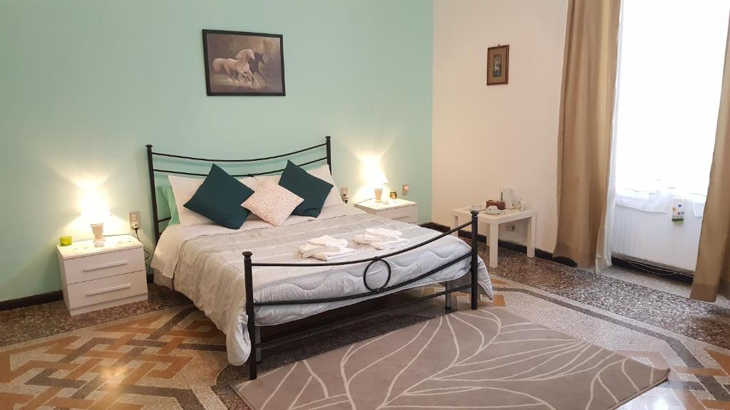 Двухместный (Двухместный номер Делюкс с 1 кроватью и ванной) гостевого дома Royal Suite, Генуя