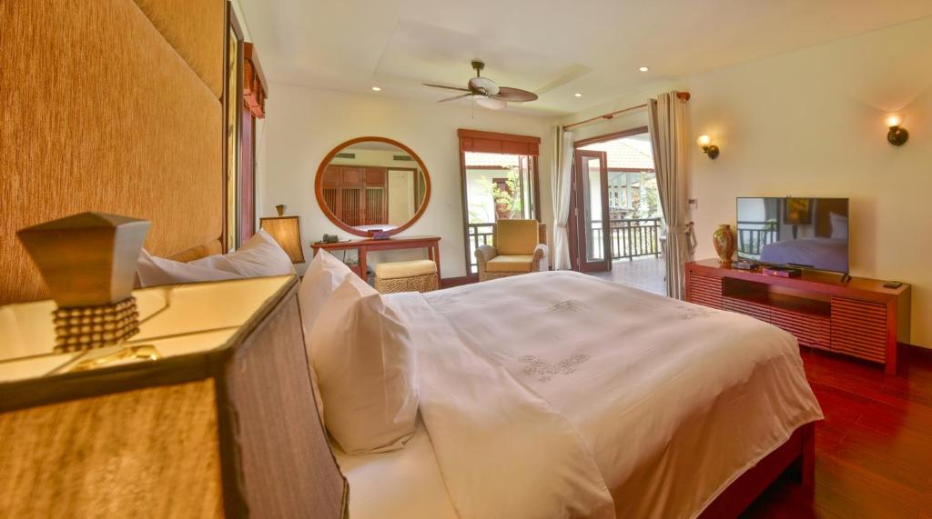 Вилла (Вилла с 2 спальнями с видом на бассейн) виллы Furama Villas Danang, Дананг