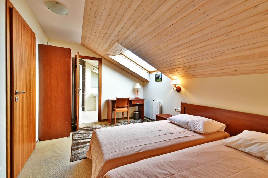 Двухместный (Двухместный номер с 2 отдельными кроватями - Мансарда) отеля Vingis, Мариямполе