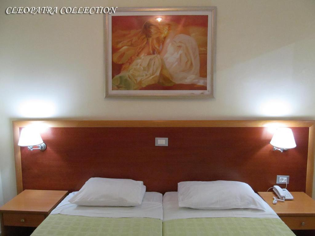 Двухместный (Двухместный номер Делюкс с 1 кроватью или 2 отдельными кроватями и видом на море) отеля Cleopatra Classic Hotel, Кардамена