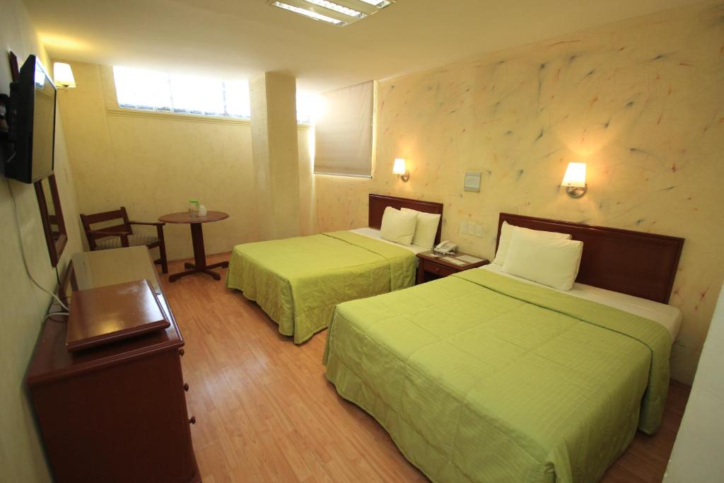 Четырехместный (Двухместный номер с 2 двуспальными кроватями) отеля Hotel Enterprise Inn Express, Леон (Штат Гуанахуато)