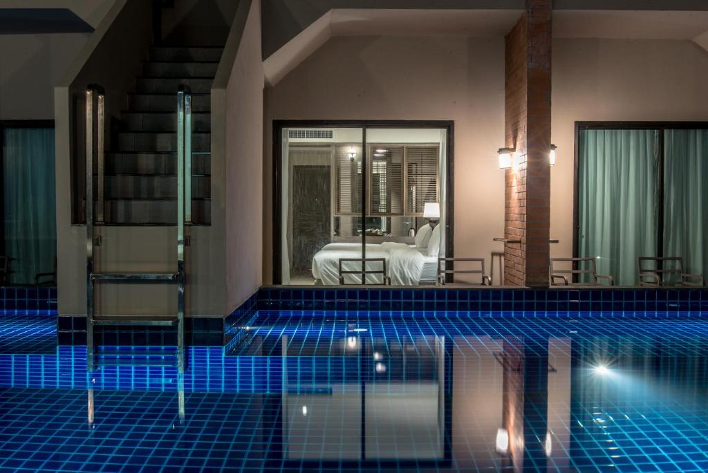 Двухместный (Улучшенный двухместный номер с 1 кроватью или 2 отдельными кроватями, включено посещение бассейна) отеля Sugar Marina Resort CLIFFHANGER Aonang, Краби