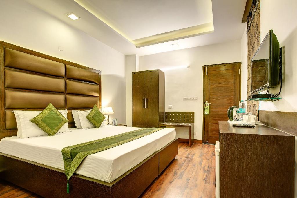 Двухместный ([Sanitized] Standard Double or Twin Room) отеля Treebo Citi International, Нью-Дели