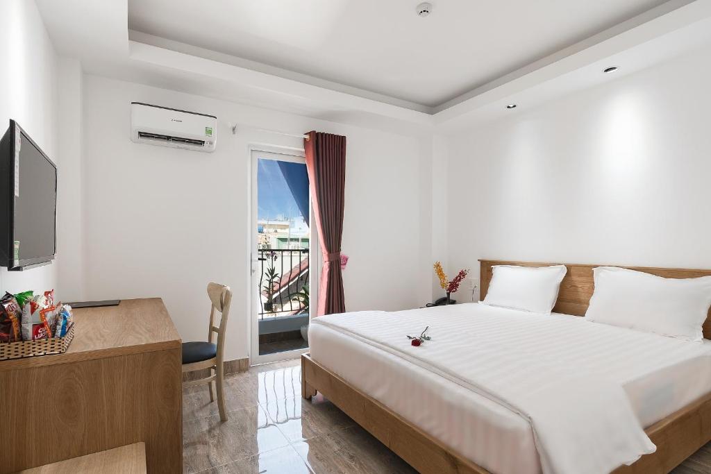 Двухместный (Двухместный номер Делюкс с 1 кроватью и балконом) отеля VeeVoo Hotel, Вунгтау