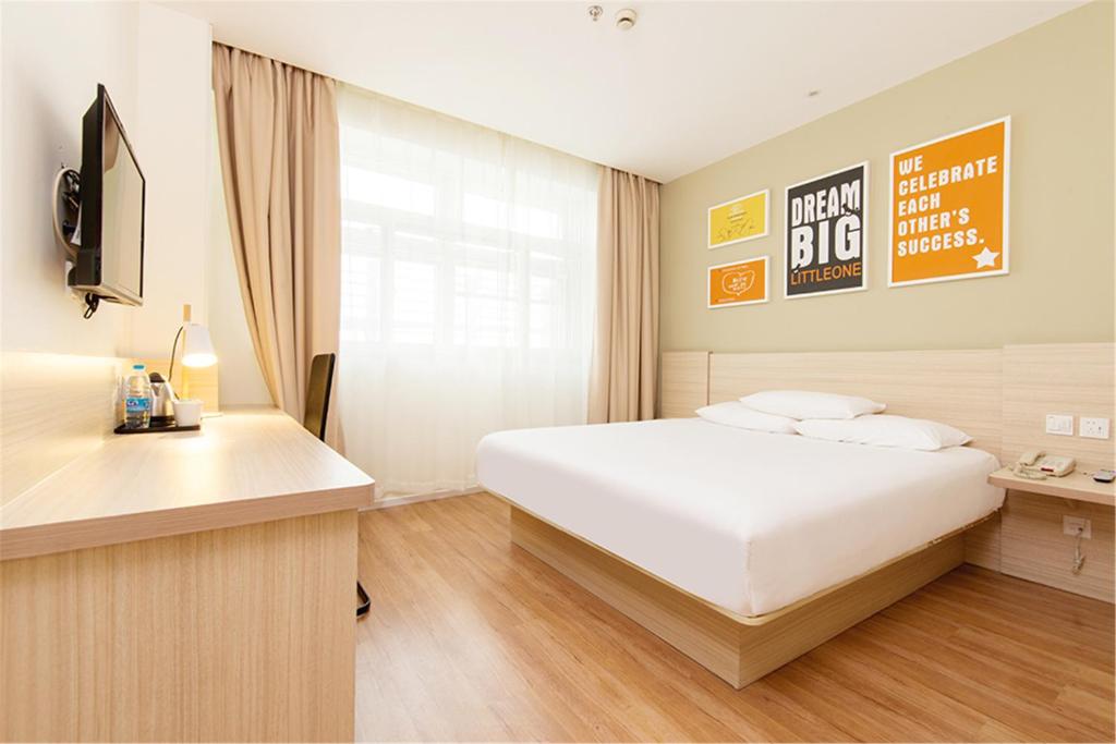 Двухместный (Улучшенный двухместный номер с 1 кроватью) отеля Hanting Express Changsha Yuelu, Чанша