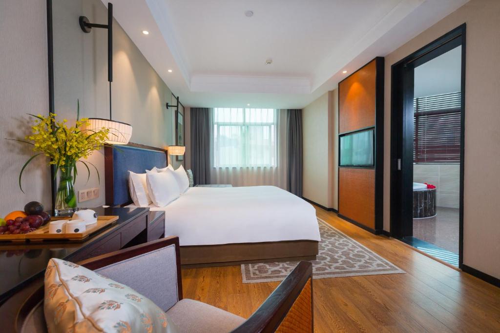Сьюит (Номер Делюкс «Гранд» с кроватью размера «king-size») отеля Yiwu Kasion Purey Hotel, Иу