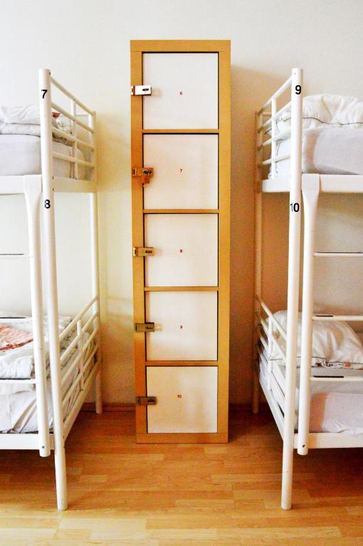 Номер (Кровать в общем номере для мужчин и женщин с 10 кроватями) хостела Grampa's Hostel, Вроцлав