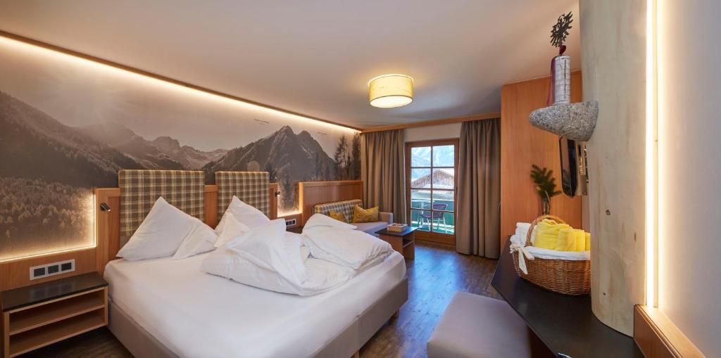 Двухместный (Двухместный номер с 1 кроватью и балконом) отеля Alpenrose Wellnesshotel, Бах
