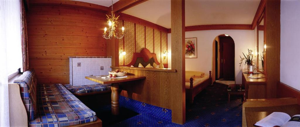 Двухместный (Стандартный двухместный номер с 1 кроватью и балконом) отеля Alpenrose Wellnesshotel, Бах