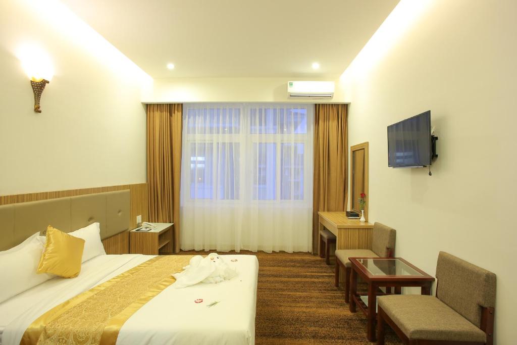 Отель Red Palace Hotel, Дананг