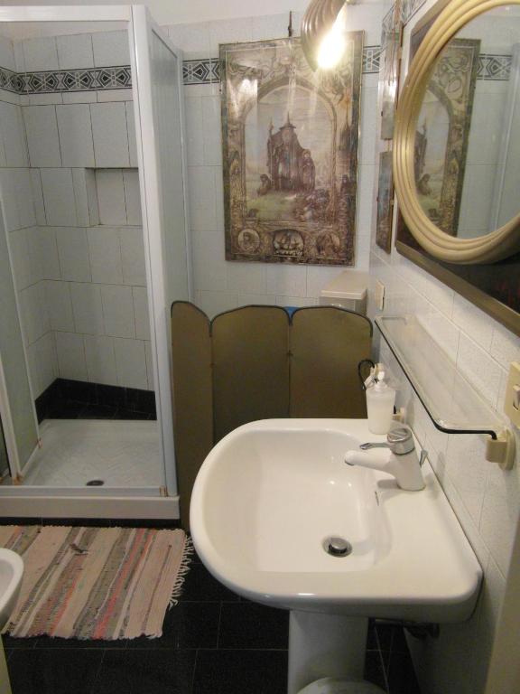 Двухместный (Двухместный номер с 1 кроватью и общей ванной комнатой) отеля Abitazione Pigneto B&B, Рим