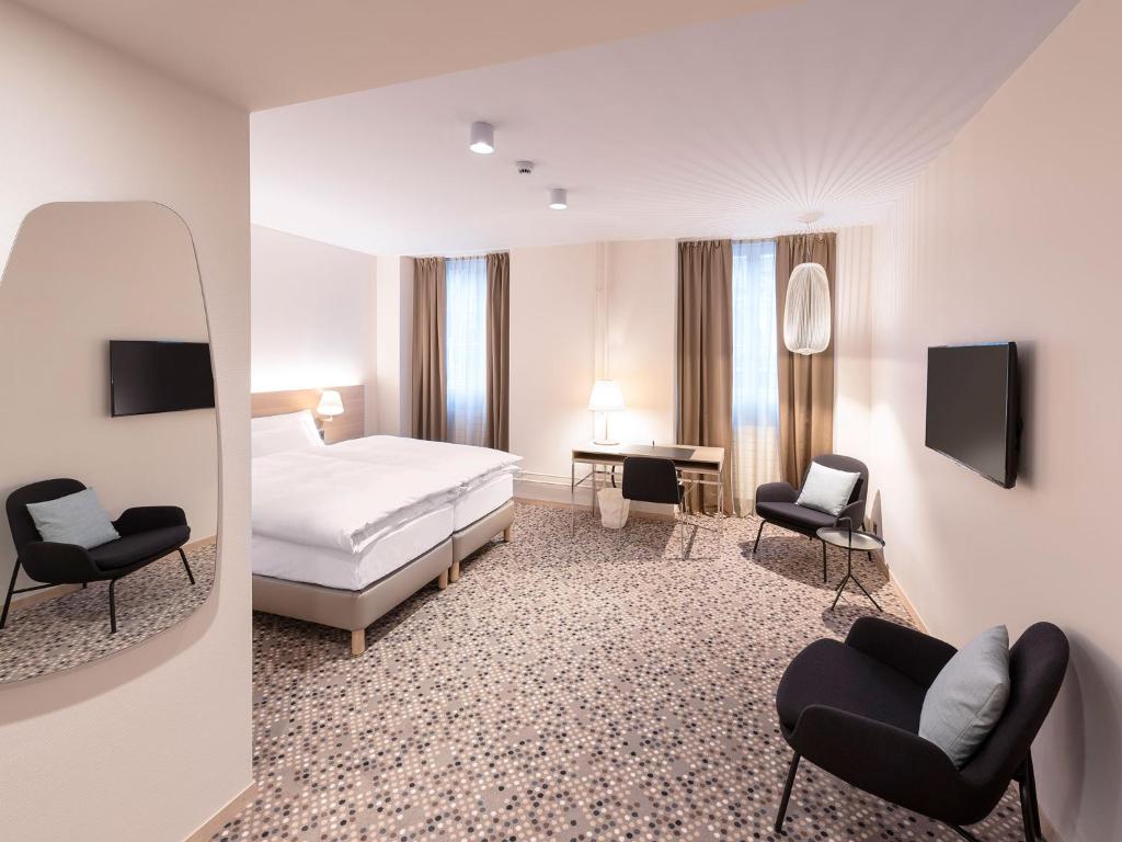 Двухместный (Улучшенный двухместный номер с 1 кроватью) отеля Hotel Savoy, Берн