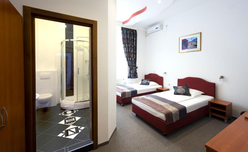 Двухместный (Стандартный двухместный номер с 2 отдельными кроватями) отеля Hotel Varazdin, Вараждин