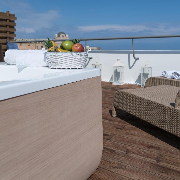 Двухместный (Улучшенный двухместный номер с 1 кроватью или 2 отдельными кроватями и гидромассажной ванной) отеля City Center Hotel, Родос