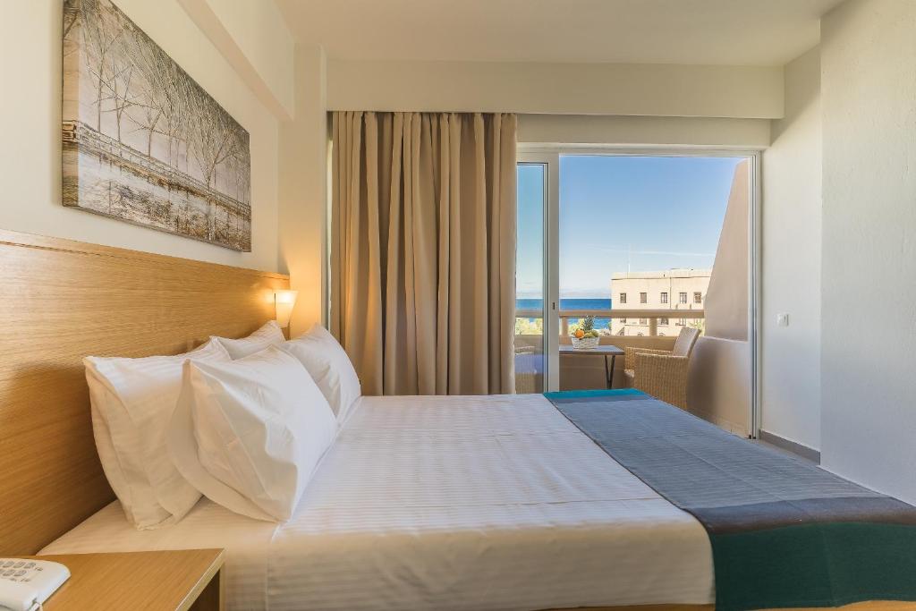 Двухместный (Классический двухместный номер с 1 кроватью или 2 отдельными кроватями, вид на город) отеля City Center Hotel, Родос