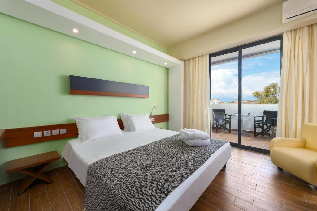 Сьюит (Полулюкс с боковым видом на море) отеля GQ Hotel & Club, Родос