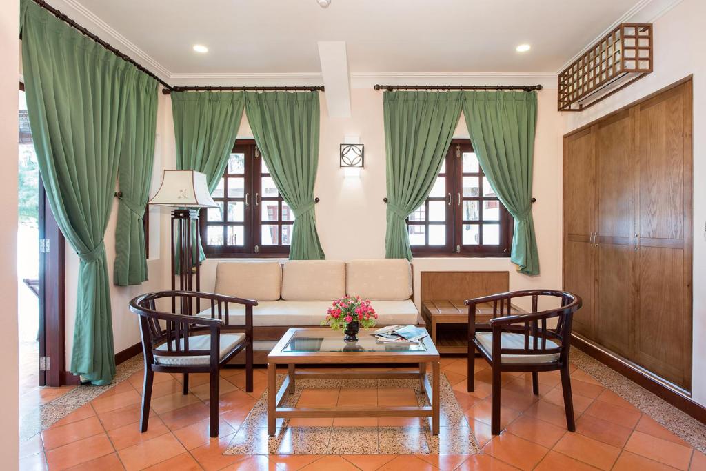 Вилла (Вилла с 2 спальнями и видом на сад) курортного отеля Phu Hai Resort, Фантхьет