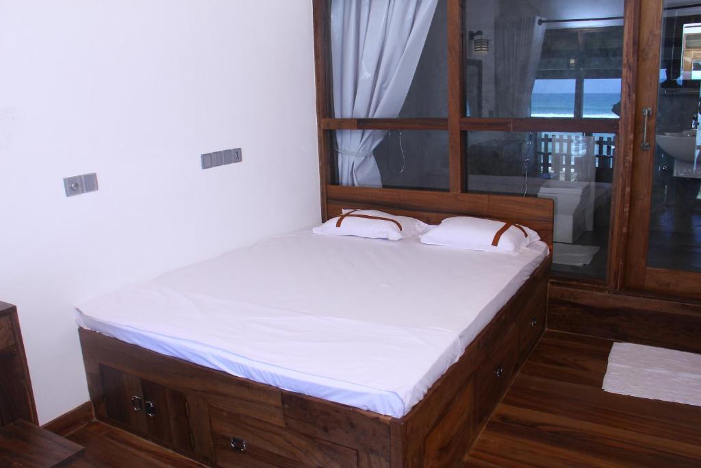Двухместный (Стандартный двухместный номер с 1 кроватью и видом на море) отеля Love Birds Beach Hotel, Матара