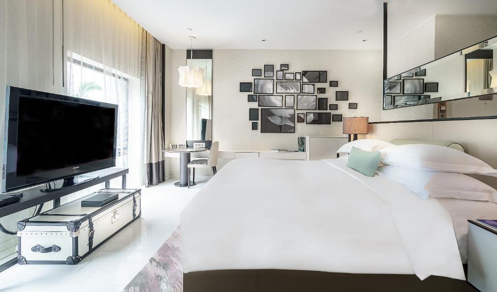 Двухместный (Designer Room - Gabrielle & Camellia) отеля Naumi Hotel, Сингапур (город)