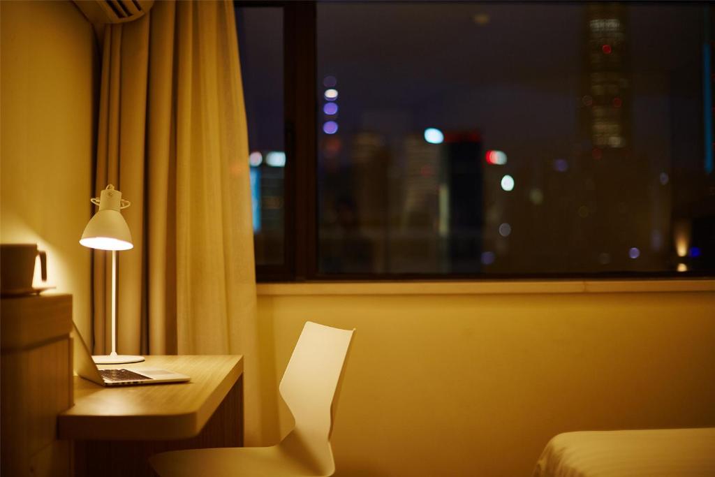 Двухместный (Для граждан материкового Китая - Двухместный номер с 1 кроватью) отеля Hanting Hotel Shanghai Pujiang Liyue Road, Шанхай