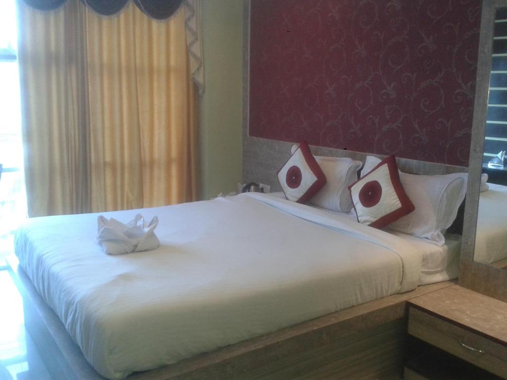 Двухместный (Двухместный номер Делюкс с 1 кроватью (для 2 взрослых и 1 ребенка)) отеля Golden Heaven Hotel, Калькутта