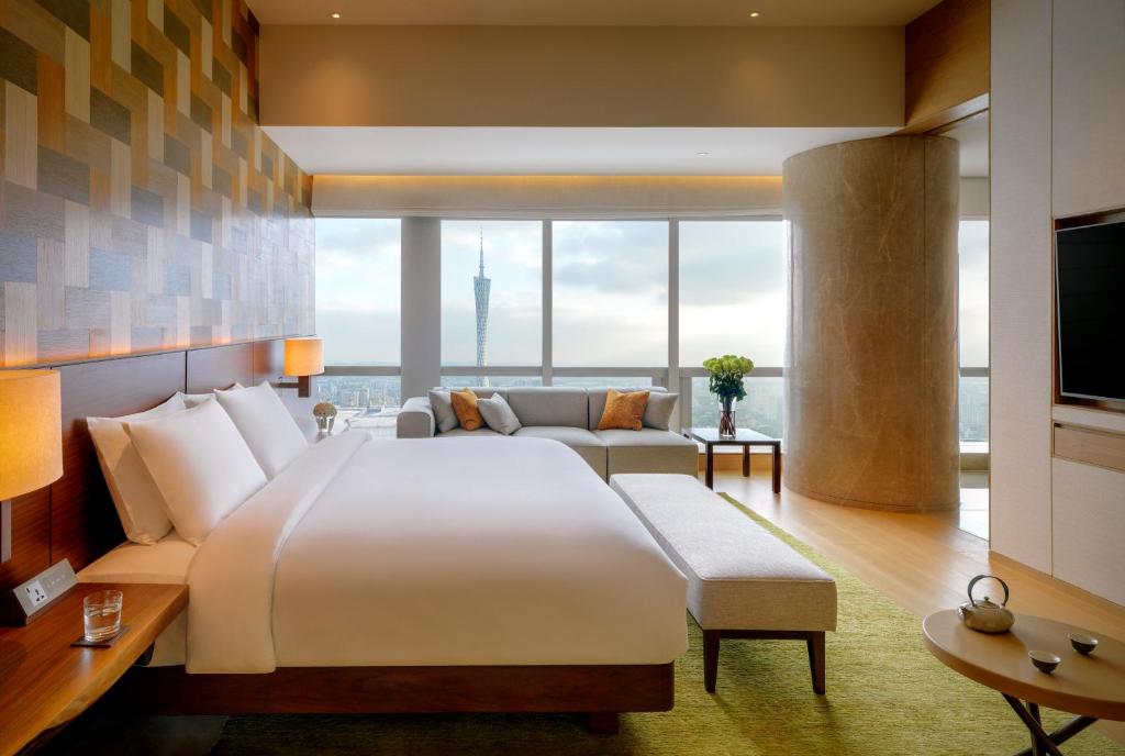 Сьюит (Дипломатический люкс) отеля Park Hyatt Guangzhou, Гуанчжоу