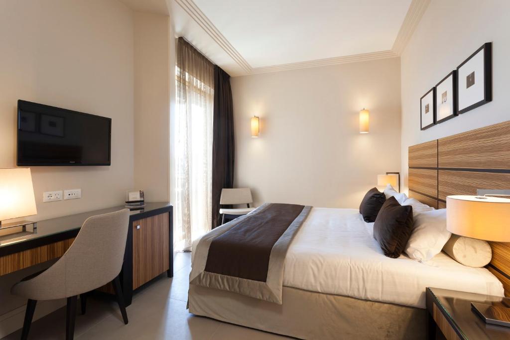 Двухместный (Двухместный номер Делюкс с 1 кроватью или 2 отдельными кроватями) отеля Hotel Ambasciatori, Римини
