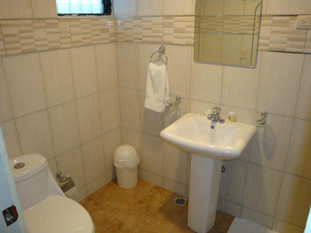Двухместный (Двухместный номер с 2 отдельными кроватями и собственной ванной комнатой) отеля Hotel Santander SD, Санто-Доминго
