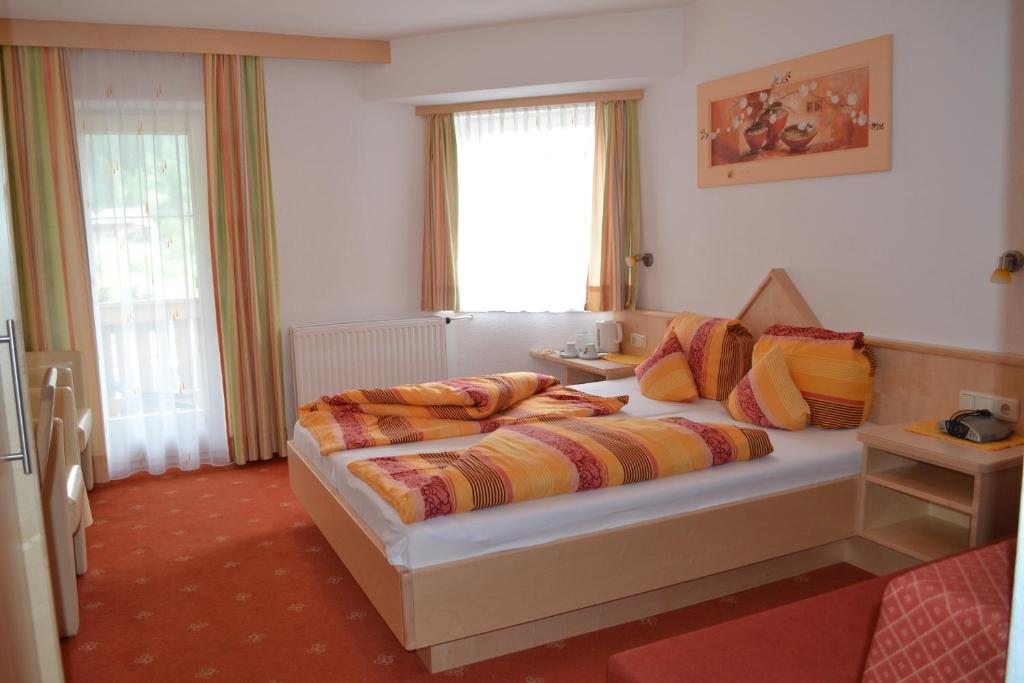 Двухместный (Стандартный двухместный номер с 1 кроватью и балконом) гостевого дома Gasthof Alpenblick, Зее
