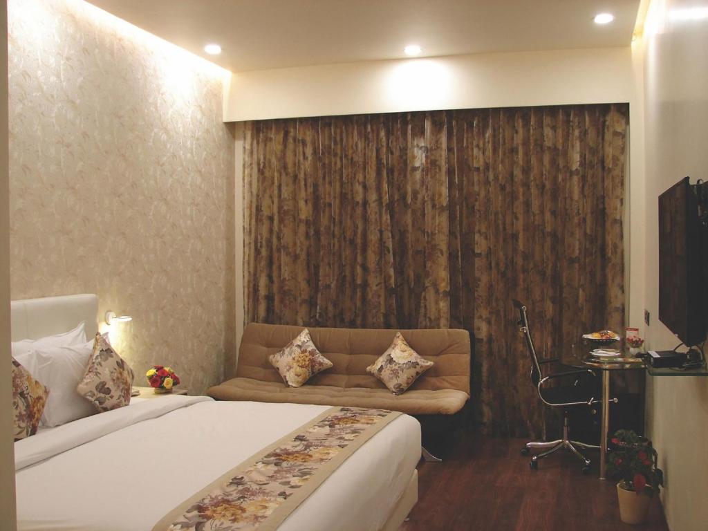 Двухместный (Номер Делюкс с кроватью размера «king-size») отеля Hotel Grand Maple, Джайпур