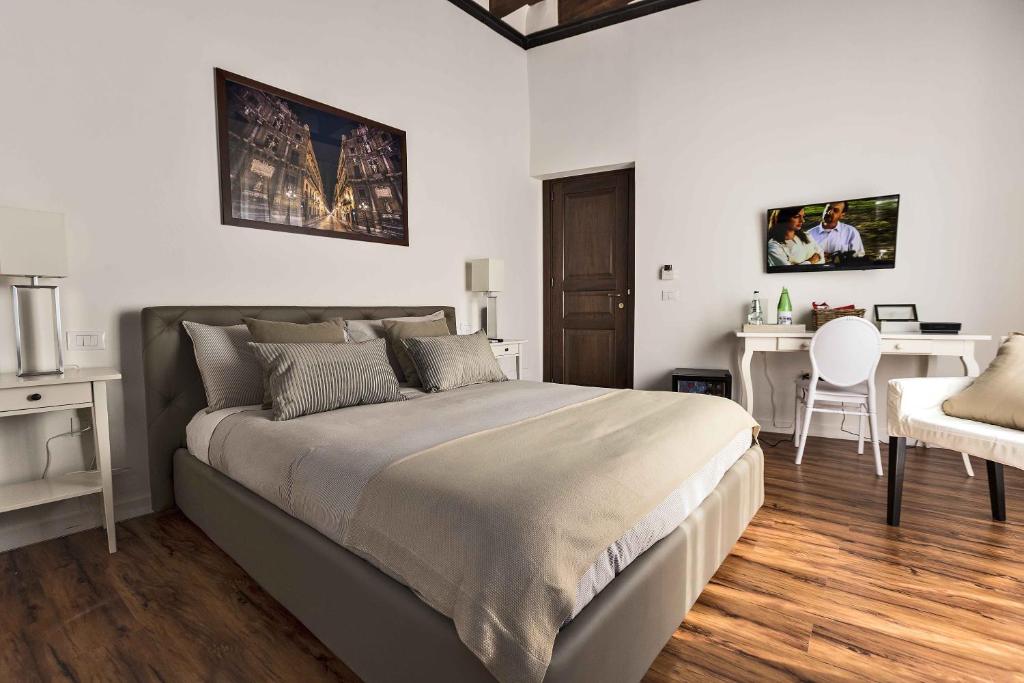 Двухместный (Улучшенный номер с кроватью размера «king-size») отеля Casa Nostra with balcony, Палермо