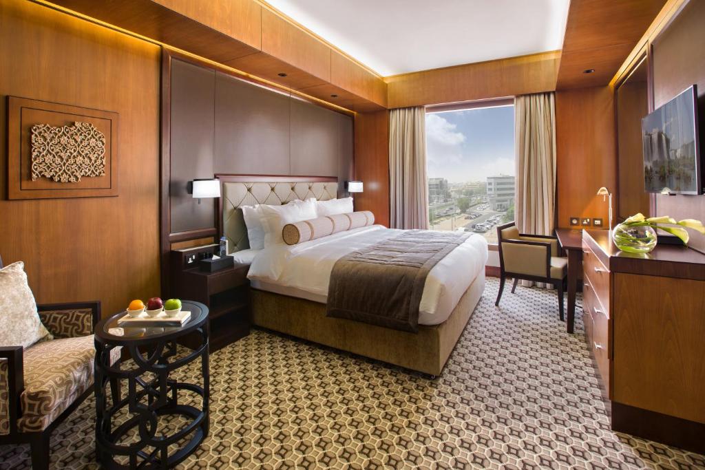 Двухместный (Номер Делюкс с кроватью размера «king-size») отеля Ayla Grand Hotel, Аль-Айн