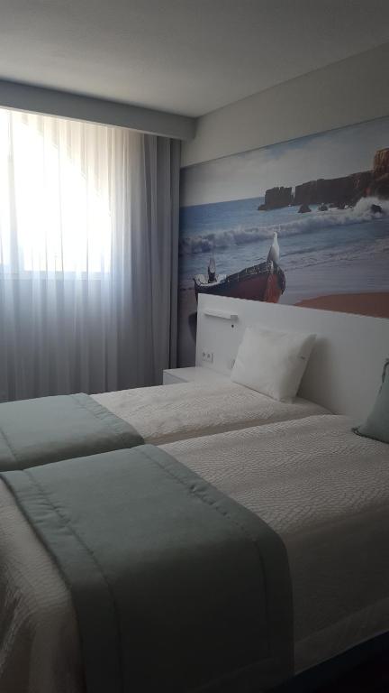 Двухместный (Стандартный двухместный номер с 1 кроватью или 2 отдельными кроватями и частичным видом на море) гостевого дома Luxury Beach Guest House, Фару