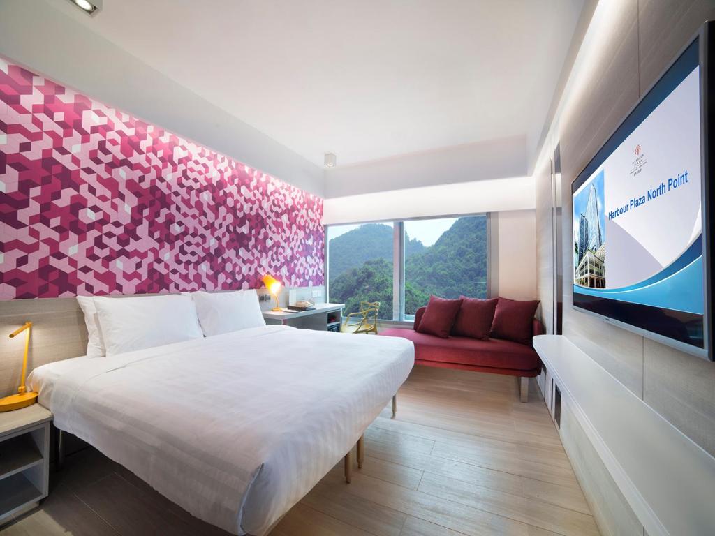 Двухместный (Двухместный номер «Премьер» с 1 кроватью или 2 отдельными кроватями, вид на холмы) отеля Harbour Plaza North Point, Гонконг (город)