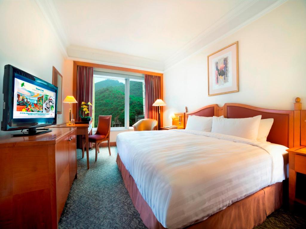 Двухместный (Двухместный номер Делюкс с 1 кроватью или 2 отдельными кроватями и видом на холмы) отеля Harbour Plaza North Point, Гонконг (город)