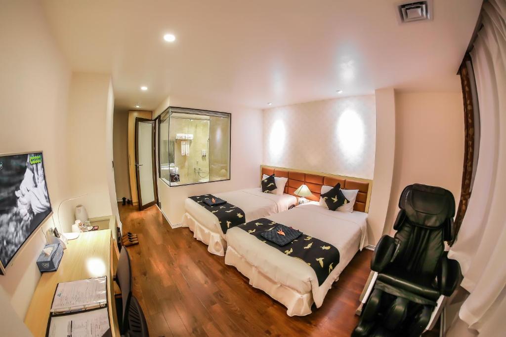 Двухместный (Двухместный номер Делюкс с 2 отдельными кроватями) отеля Momizi Business Hotel, Ханой