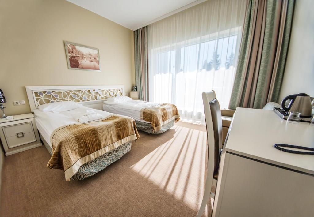 Двухместный (Двухместный номер с 2 отдельными кроватями, балконом и доступом в спа-центр) отеля Noorus Spa Hotel, Нарва Йыэсуу
