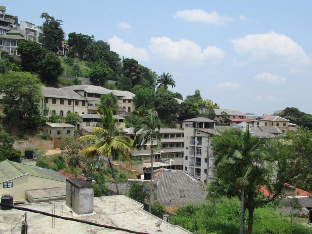 Двухместный (Двухместный номер Делюкс с 1 кроватью или 2 отдельными кроватями и балконом) гостевого дома Expeditor Kandy, Канди