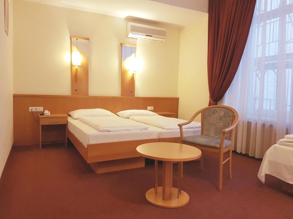 Трехместный (Улучшенный трехместный номер) отеля Hotel Haydn, Вена