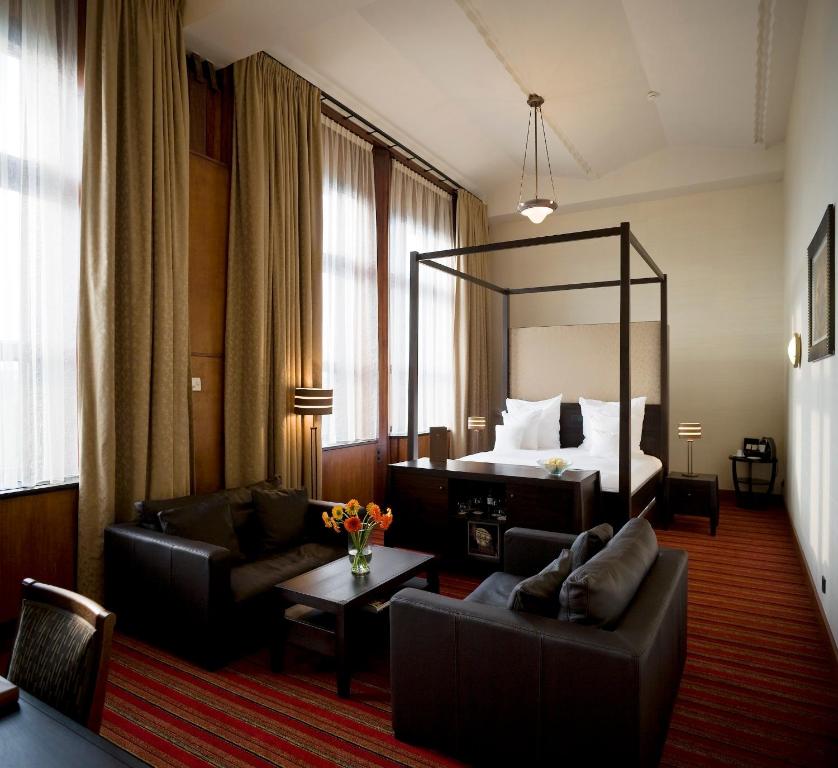 Сьюит (Полулюкс) отеля Grand Hotel Amrâth Amsterdam, Амстердам