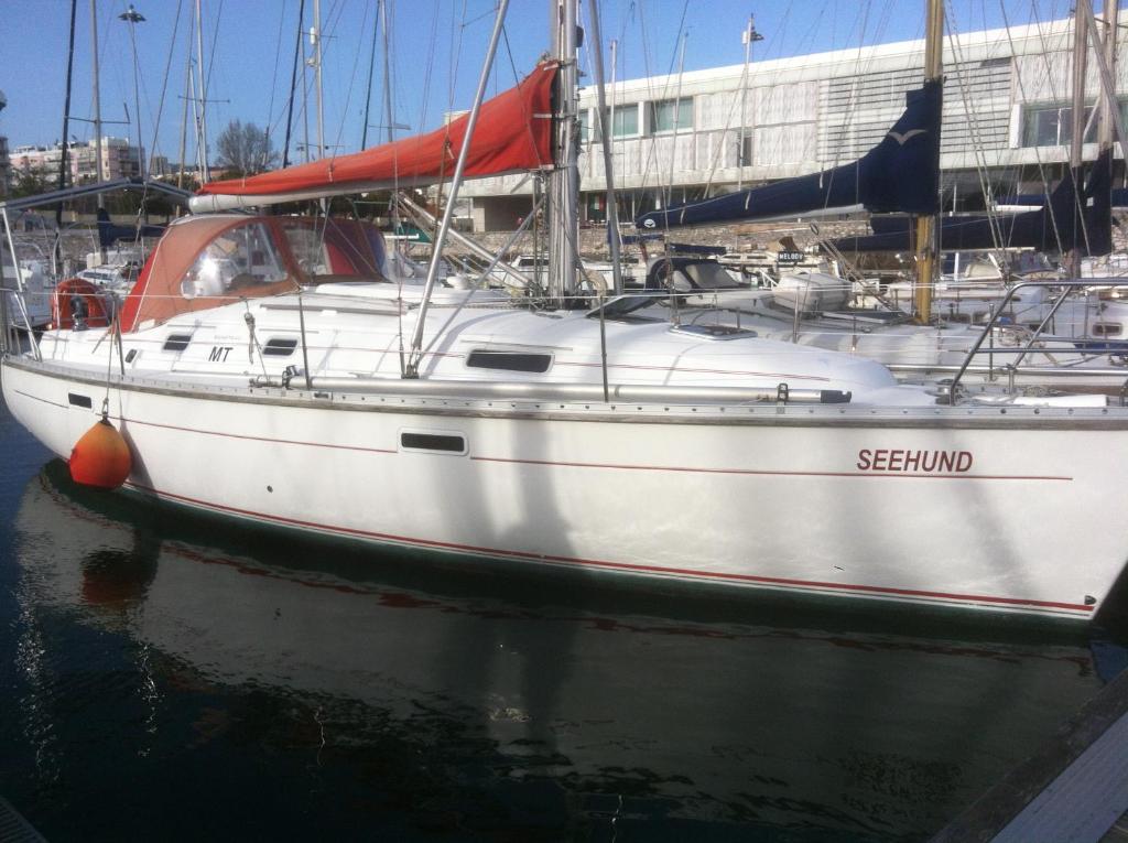 Номер (Передвижной дом), Boat at Lisbon - Seehund