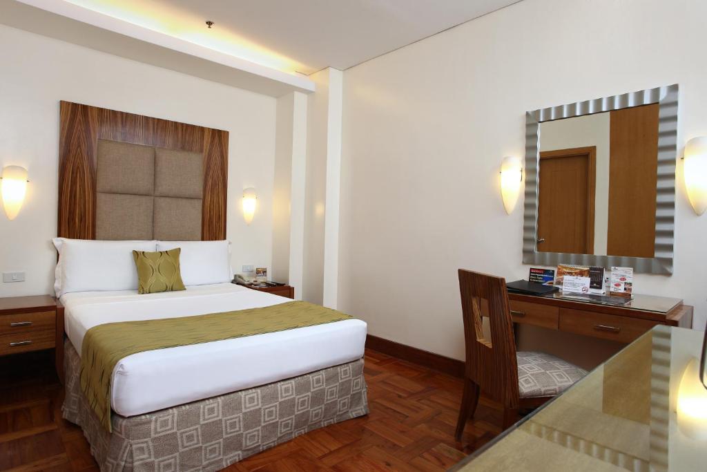 Двухместный (Стандартный двухместный номер с 1 кроватью, без окна) отеля City Garden Suites, Манила