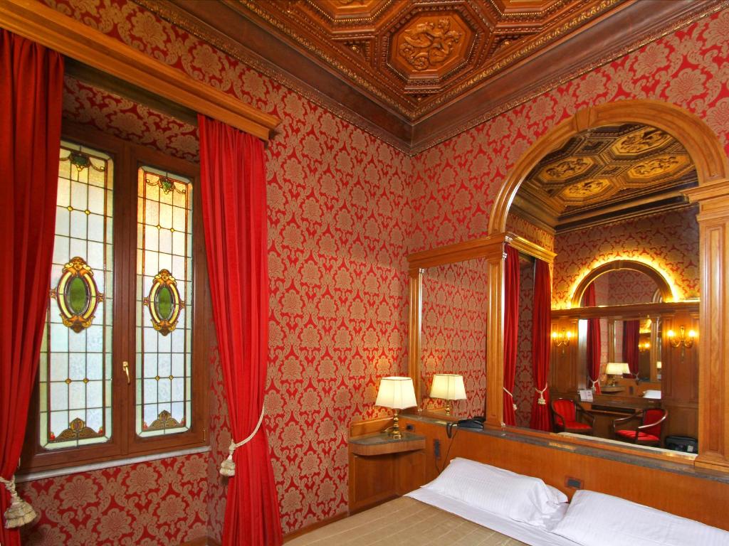 Двухместный (Двухместный номер Делюкс с 1 кроватью или 2 отдельными кроватями) отеля Hotel Arcangelo, Рим