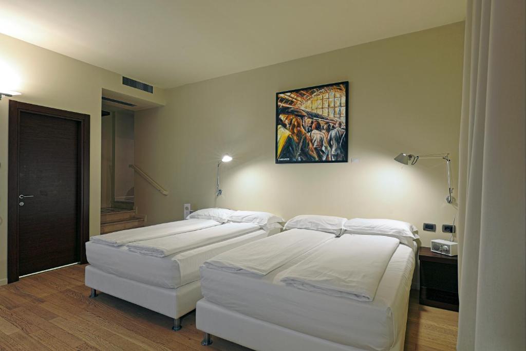 Двухместный (Улучшенный двухместный номер с 2 отдельными кроватями) отеля I Portici Hotel Bologna, Болонья