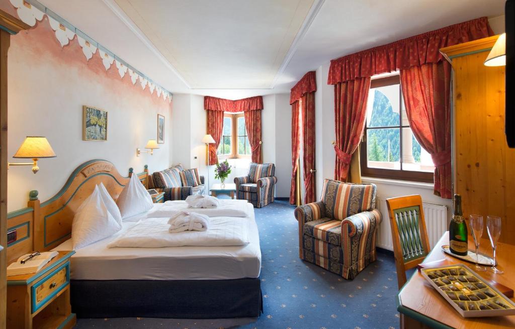 Двухместный (Двухместный номер «Комфорт» с 1 кроватью и балконом) отеля Hotel Ansitz Jakoberhof, Ортизеи