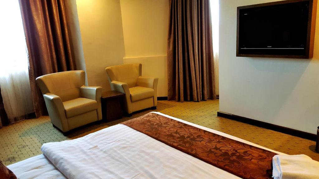 Двухместный (Представительский номер с кроватью размера «king-size») отеля Lintas View Hotel, Кота-Кинабалу