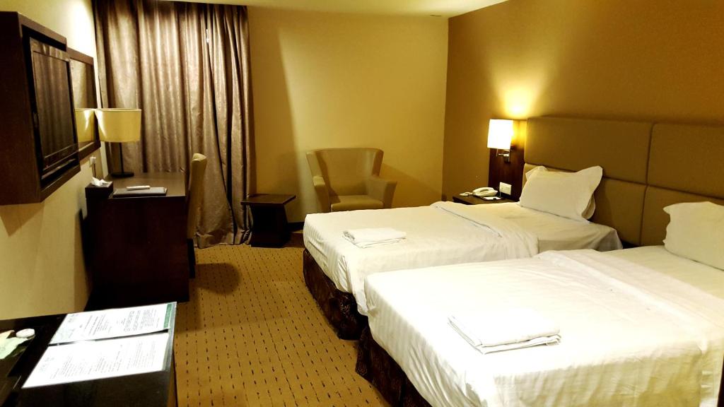 Двухместный (Улучшенный двухместный номер с 2 отдельными кроватями) отеля Lintas View Hotel, Кота-Кинабалу
