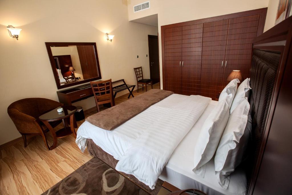 Апартаменты (Представительские апартаменты с 1 спальней) апарт-отеля Xclusive Maples Hotel Apartment, Дубай