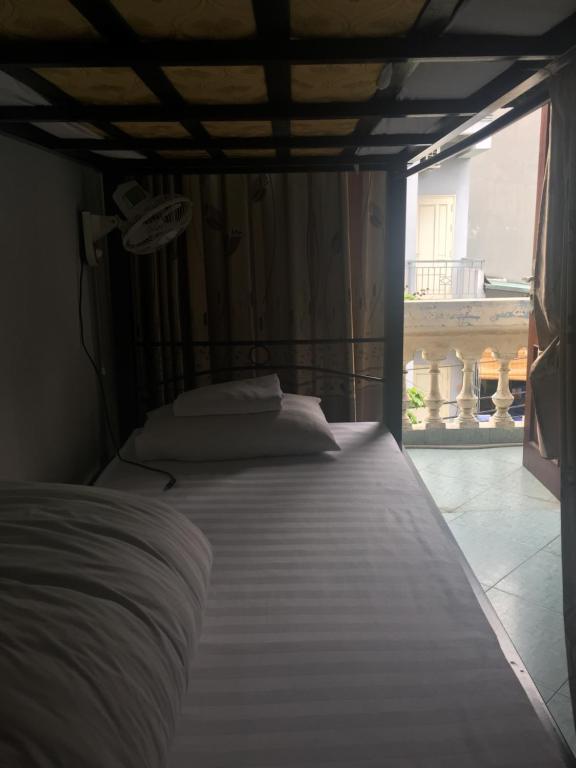 Номер (Односпальная кровать в общем номере для мужчин и женщин) отеля Hanoi Evergreen Hotel, Ханой